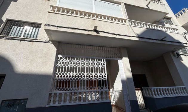 Resale - Apartamento - Torrevieja - Centro