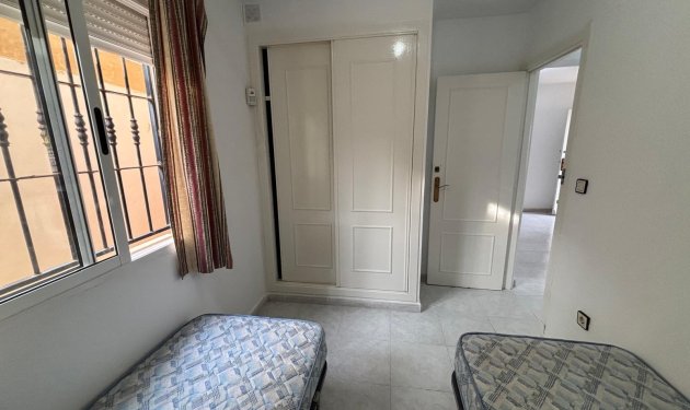 Resale - Bungalow - Torrevieja - La Siesta - El Salado - Torreta