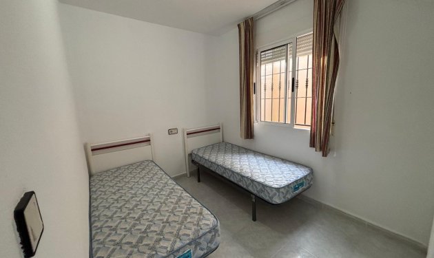 Resale - Bungalow - Torrevieja - La Siesta - El Salado - Torreta