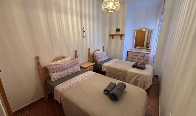 Resale - Apartamento - Torrevieja - Playa de los Locos