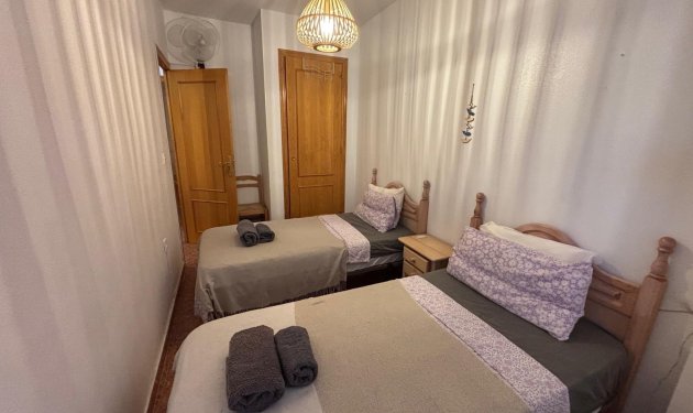 Resale - Apartamento - Torrevieja - Playa de los Locos