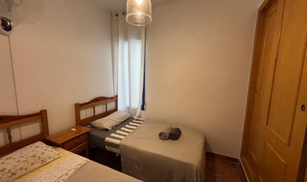 Resale - Apartamento - Torrevieja - Playa de los Locos