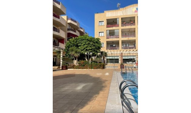 Resale - Apartamento - Orihuela Costa - Campoamor