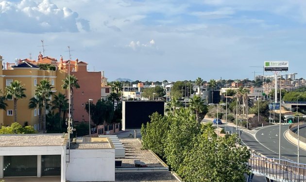 Resale - Apartamento - Orihuela Costa - Campoamor