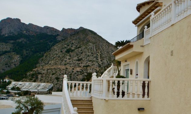 Resale - Villa - Altea