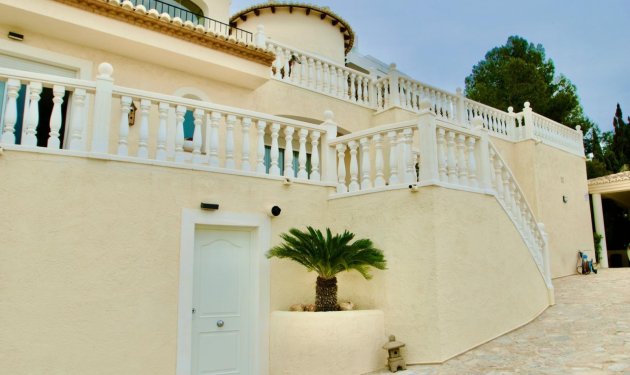 Resale - Villa - Altea