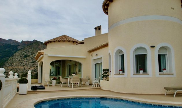 Resale - Villa - Altea