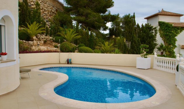 Resale - Villa - Altea