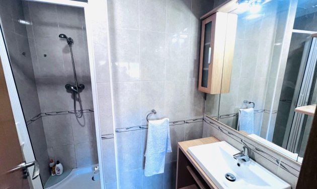 Resale - Piso - Arenales del Sol