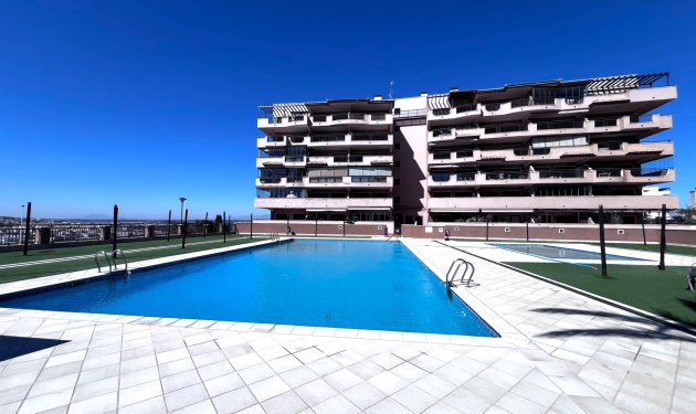 Resale - Piso - Arenales del Sol
