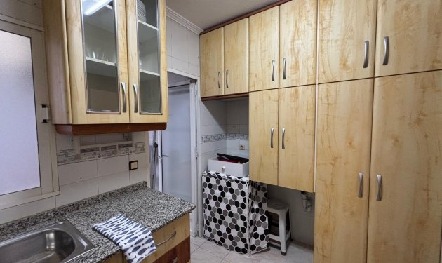 Resale - Apartamento - Torrevieja - Centro