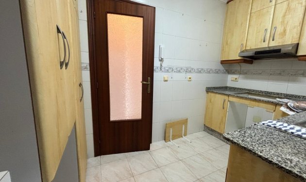 Resale - Apartamento - Torrevieja - Centro