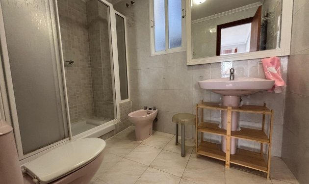 Resale - Apartamento - Torrevieja - Centro