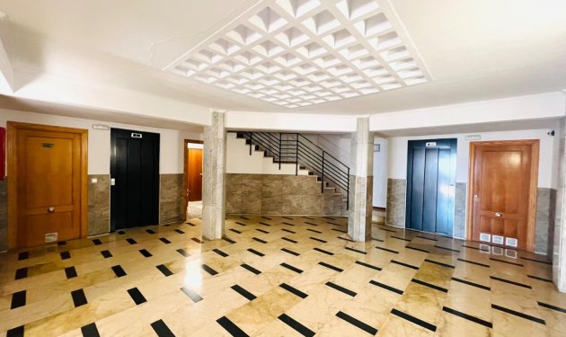 Resale - Apartamento - Santa Pola - Santiago bernabeu