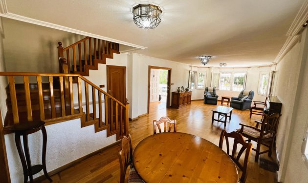 Resale - Chalet - Valverde (Alicante) - Valverde