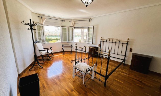 Resale - Chalet - Valverde (Alicante) - Valverde