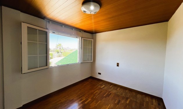 Resale - Chalet - Valverde (Alicante) - Valverde