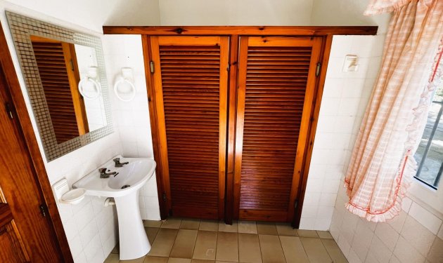 Resale - Chalet - Valverde (Alicante) - Valverde