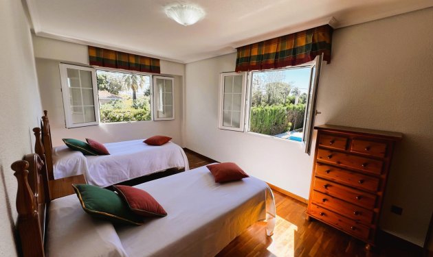 Resale - Chalet - Valverde (Alicante) - Valverde