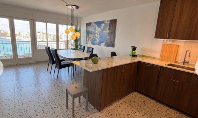 Resale - Apartamento - Torrevieja - Playa de los Locos