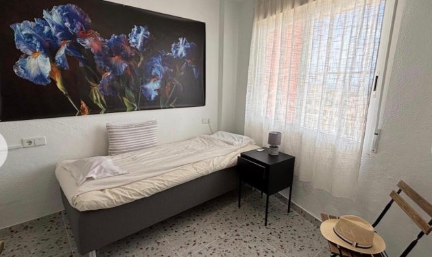 Resale - Apartamento - Torrevieja - Playa de los Locos