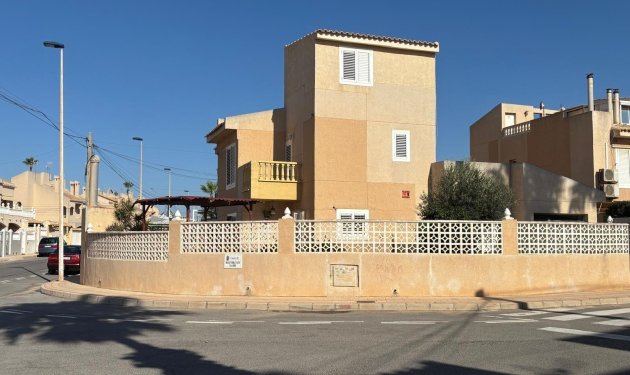 Resale - Casa Tipo Dúplex - Torrevieja - Los Frutales