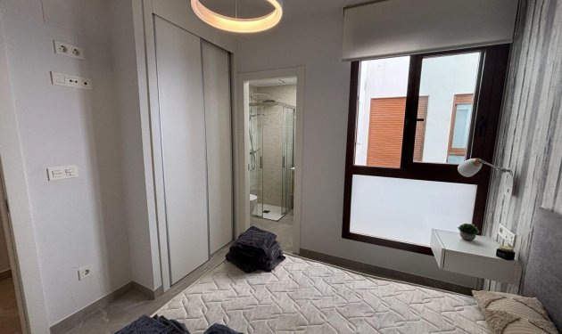 Resale - Apartamento - Torrevieja - Playa de los Locos