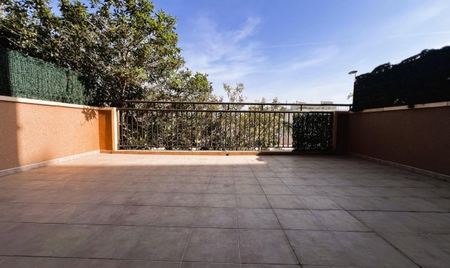 Odsprzedaż - Apartamento - Arenales del Sol