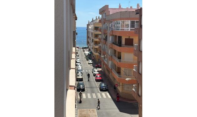 Resale - Apartamento - Torrevieja - Playa de los Locos