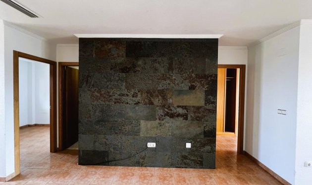 Odsprzedaż - Apartamento - Arenales del Sol