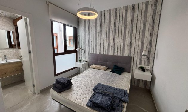 Resale - Apartamento - Torrevieja - Playa de los Locos