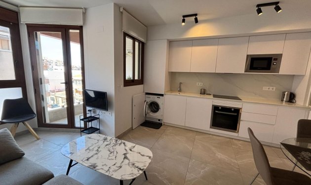 Resale - Apartamento - Torrevieja - Playa de los Locos