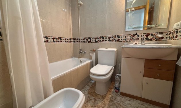 Resale - Apartamento - Torrevieja - Centro