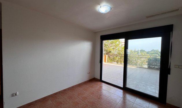 Odsprzedaż - Apartamento - Arenales del Sol