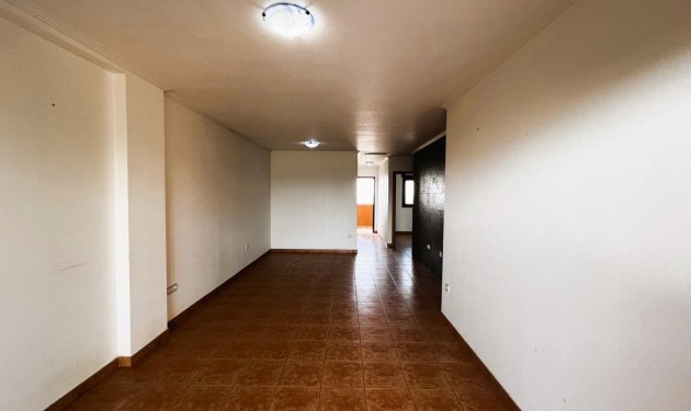 Odsprzedaż - Apartamento - Arenales del Sol