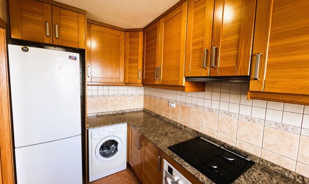 Odsprzedaż - Apartamento - Arenales del Sol