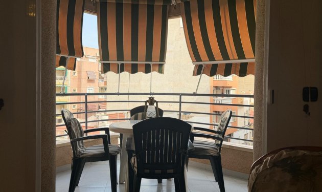 Resale - Apartamento - Torrevieja - Centro