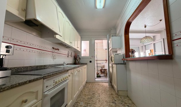 Resale - Apartamento - Torrevieja - Centro