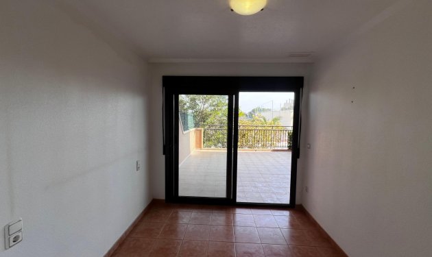 Odsprzedaż - Apartamento - Arenales del Sol