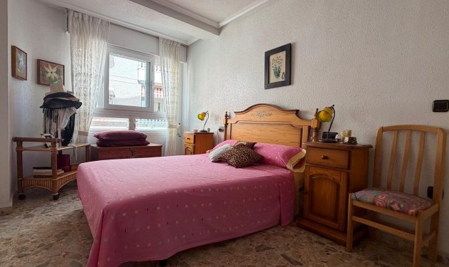 Resale - Apartamento - Torrevieja - Centro