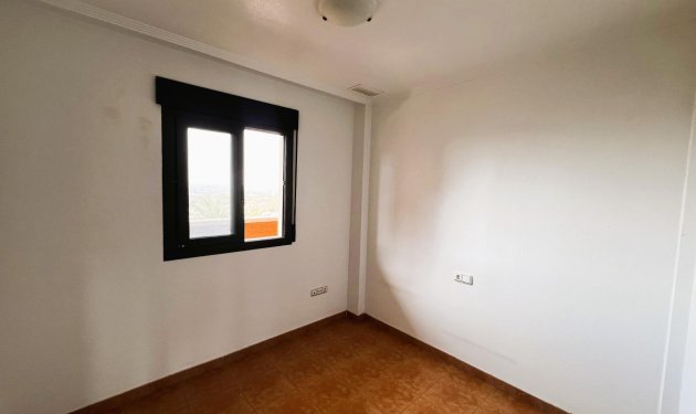 Odsprzedaż - Apartamento - Arenales del Sol