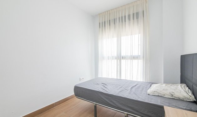 Resale - Apartamento - Elche - Altabix