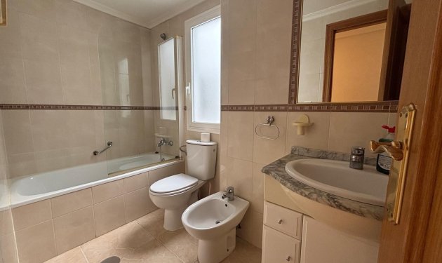 Resale - Apartamento - Torrevieja - Centro