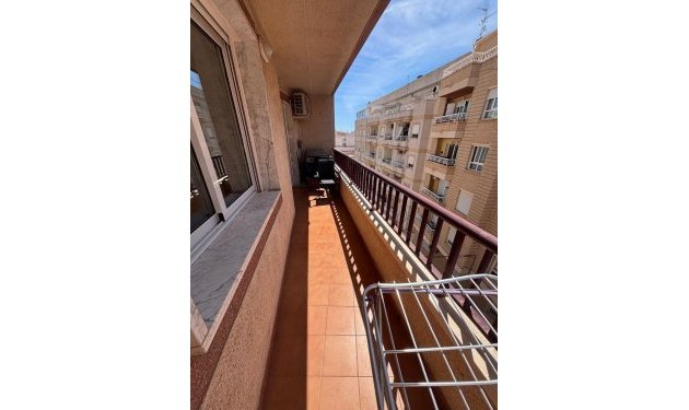 Resale - Apartamento - Torrevieja - Centro