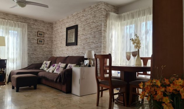 Resale - Chalet - Orihuela Costa - Campos de Golf