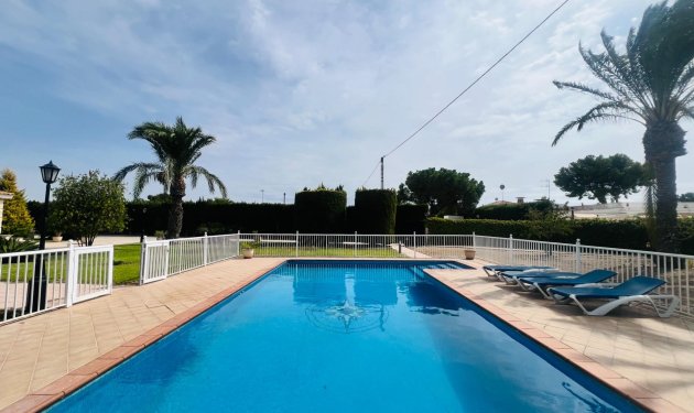 Resale - Chalet - Elche Pedanías - Maitino-Perleta