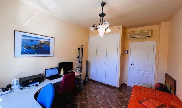 Resale - Chalet - Jacarilla