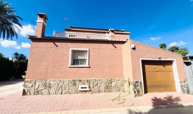 Resale - Chalet - Elche Pedanías - La Hoya-Daimes-El Derramador