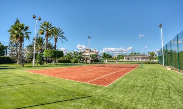 Resale - Villa - Elche