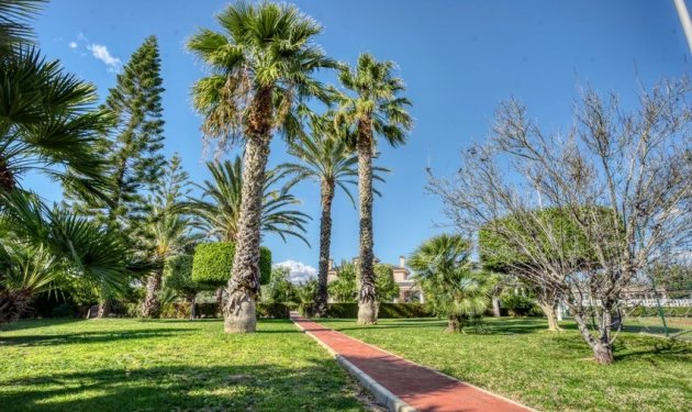 Resale - Villa - Elche